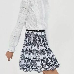 Zara women’s black & white eyelet skirt